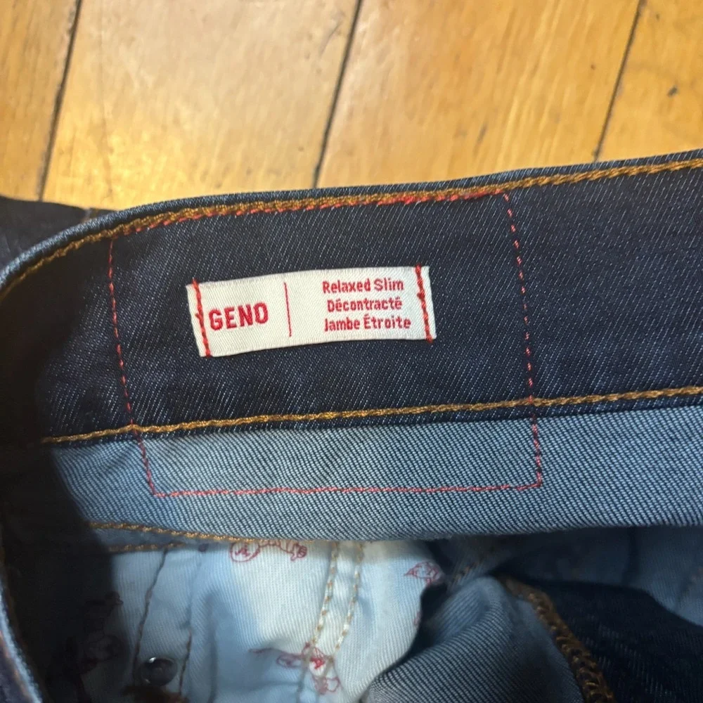 True Religion Geno Relaxed Slim Jeans Mens 33 Dark Indigo Wash Horseshoe Pocket
